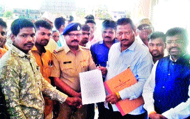 Tribal agitation staged agitation | आदिवासींचे इगतपुरीत ठिय्या आंदोलन