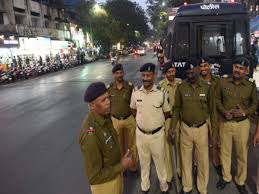 Where is the night curfew? | रात्रीची संचारबंदी आहे तरी कुठं? Where is the night curfew? | रात्रीची संचारबंदी आहे तरी कुठं?