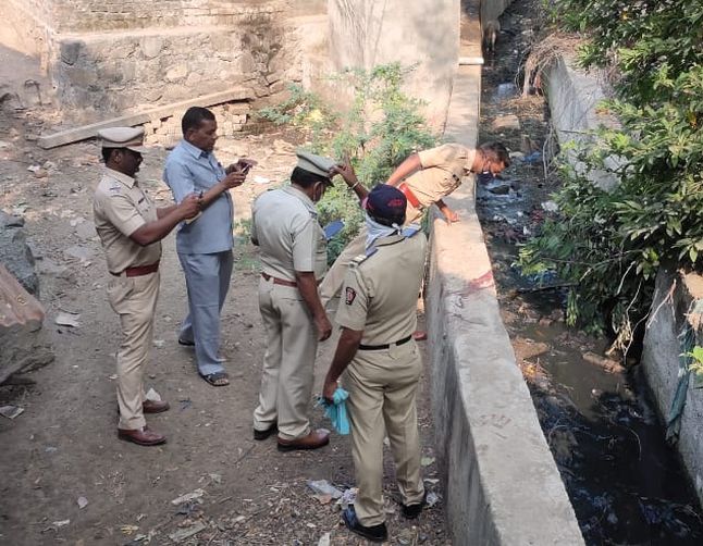 He choked the girl in his sleep out of one-sided love | एकर्फी प्रेमातून झोपेतच त्याने मुलीचा चिरला गळा He choked the girl in his sleep out of one-sided love | एकर्फी प्रेमातून झोपेतच त्याने मुलीचा चिरला गळा