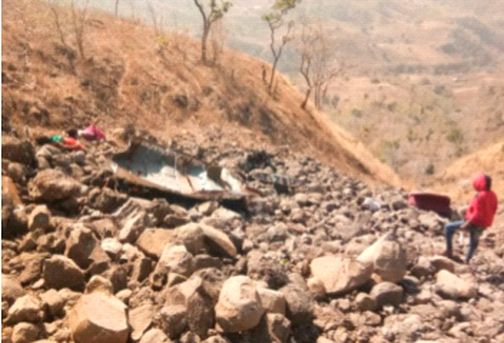 At a distance of 300 meters from the Toranmal Plateau, many workers jumped to save their lives. | तोरणमाळ पठाराच्या 300 मिटर अंतरावावरच मजुरांवर काळाचा घाला, जीव वाचवण्यासाठी अनेकांनी मारल्या उड्या