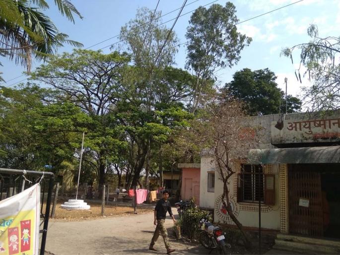 Electricity hazard to Chinchpada Hospital | चिंचपाडा रुग्णालयास वीजतारांचा धोका Electricity hazard to Chinchpada Hospital | चिंचपाडा रुग्णालयास वीजतारांचा धोका