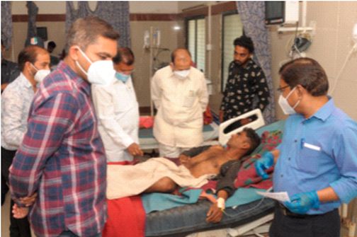 Five lakh assistance to the families of the deceased | मयतांच्या कुटूंबियांना पाच लाखाची मदत Five lakh assistance to the families of the deceased | मयतांच्या कुटूंबियांना पाच लाखाची मदत