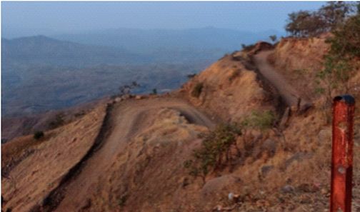 The road paved by the leaders is still incomplete after 25 years! | नेत्यांनी पायपीट केलेला रस्ता २५ वर्षानंतरही अपूर्णच ! The road paved by the leaders is still incomplete after 25 years! | नेत्यांनी पायपीट केलेला रस्ता २५ वर्षानंतरही अपूर्णच !