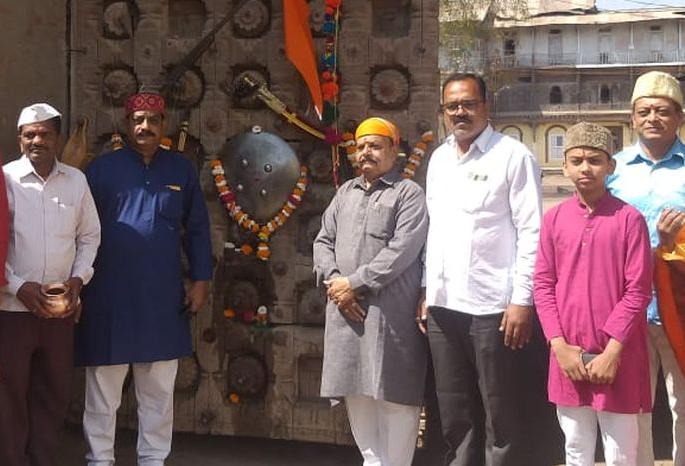 Worship of Bargal Garhi on the occasion of Durga Pujan | दुर्गपूजन दिनानिमित्त बारगळ गढीचे पूजन