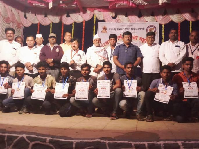 Sports competition in New English School Palakhed excited | न्यू इंग्लिश स्कूल पालखेड येथे क्रीडा स्पर्धा उत्साहात Sports competition in New English School Palakhed excited | न्यू इंग्लिश स्कूल पालखेड येथे क्रीडा स्पर्धा उत्साहात