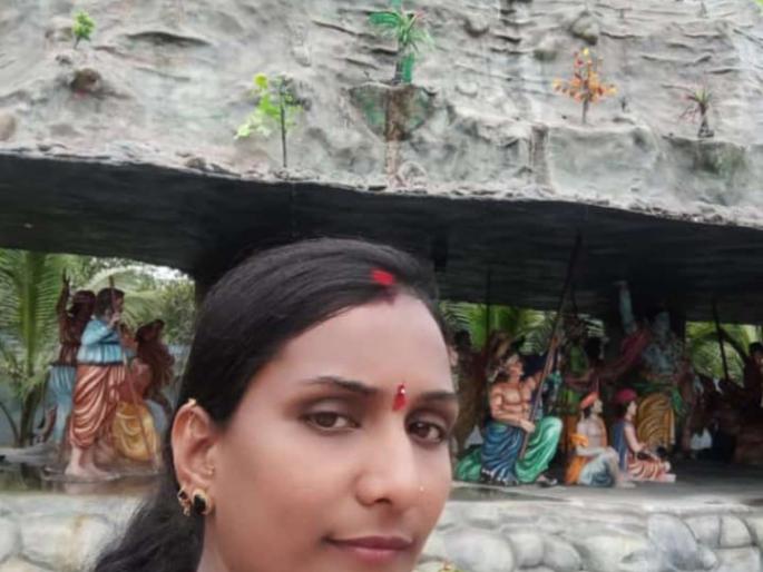 Woman dies after falling off a bike | दुचाकीवरून पडून महिलेचा मृत्यू Woman dies after falling off a bike | दुचाकीवरून पडून महिलेचा मृत्यू