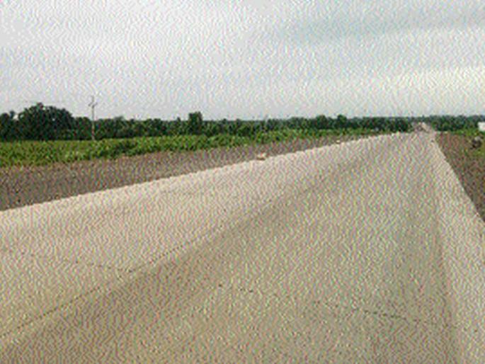 Aurangabad highway waiting for tree planting for 3 years ... | औरंगाबाद महामार्ग ३ वर्षांपासून वृक्षारोपणाच्या प्रतीक्षेत ... Aurangabad highway waiting for tree planting for 3 years ... | औरंगाबाद महामार्ग ३ वर्षांपासून वृक्षारोपणाच्या प्रतीक्षेत ...