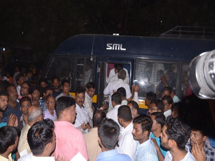 Ex-corporator Arun Shirasale raided on the social club | माजी नगरसेवक अरूण शिरसाळे यांच्या सोशल क्लबवर छापा Ex-corporator Arun Shirasale raided on the social club | माजी नगरसेवक अरूण शिरसाळे यांच्या सोशल क्लबवर छापा