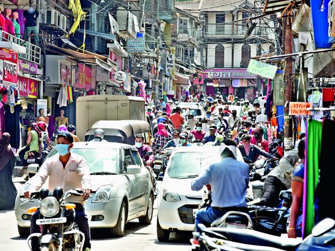  Traffic jams in the city | शहरात बेशिस्त वाहतुकीने कोंडी
