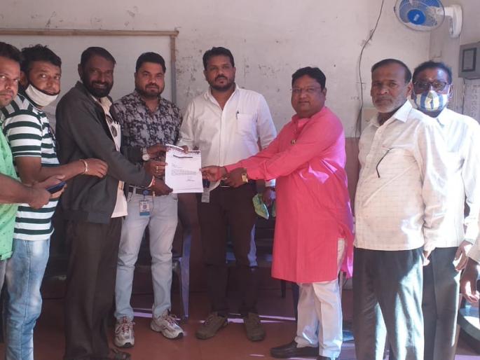 Demand for closure of unauthorized shops at Pimpalgaon Toll Naka | पिंपळगाव टोल नाक्यावरील अनधिकृत दुकाने बंद करण्याची मागणी Demand for closure of unauthorized shops at Pimpalgaon Toll Naka | पिंपळगाव टोल नाक्यावरील अनधिकृत दुकाने बंद करण्याची मागणी