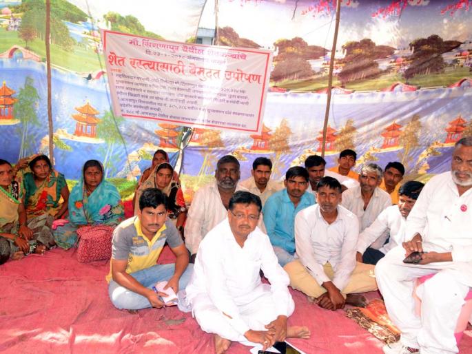 Parbhani: Festivals of Singanapur Dist | परभणी : सिंगणापूर ग्रामस्थांचे उपोषण Parbhani: Festivals of Singanapur Dist | परभणी : सिंगणापूर ग्रामस्थांचे उपोषण