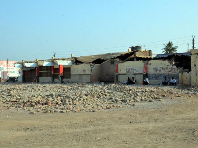 Parbhani: Waiting for 'NOC' for busport work | परभणी : बसपोर्ट कामास ‘एनओसी’ची प्रतीक्षा Parbhani: Waiting for 'NOC' for busport work | परभणी : बसपोर्ट कामास ‘एनओसी’ची प्रतीक्षा