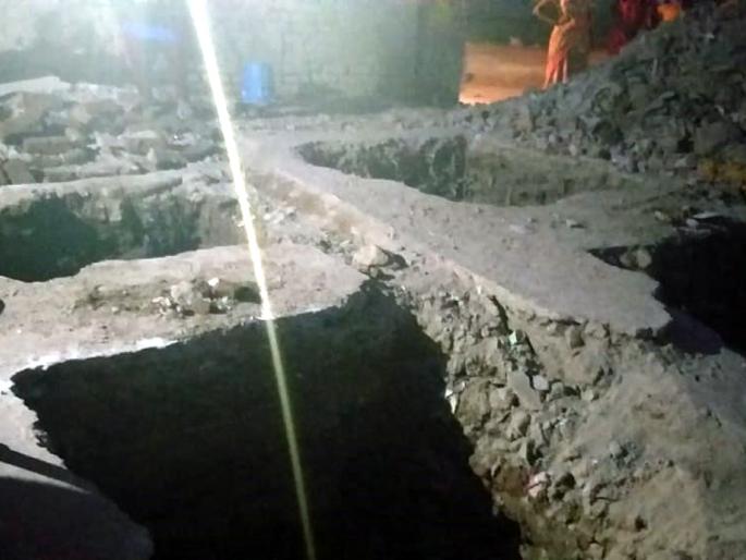 Parbhani: The human traps found in the coconut kiosk | परभणी : घरकुलाच्या खोदकामात आढळला मानवी सापळा Parbhani: The human traps found in the coconut kiosk | परभणी : घरकुलाच्या खोदकामात आढळला मानवी सापळा