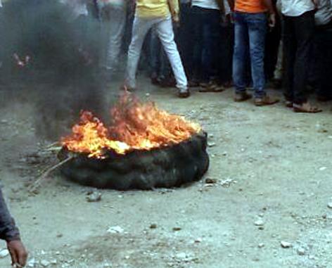 For the reservation of Parbhani district, the ban was stopped | परभणी जिल्हा आरक्षणासाठी कडकडीत बंद For the reservation of Parbhani district, the ban was stopped | परभणी जिल्हा आरक्षणासाठी कडकडीत बंद