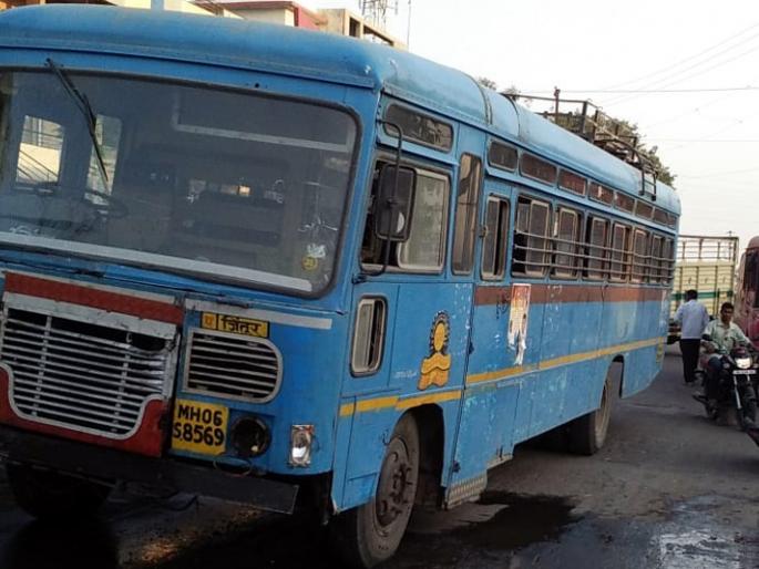 Parbhani: Fire in human development bus | परभणी : मानव विकासच्या बसमध्ये आग Parbhani: Fire in human development bus | परभणी : मानव विकासच्या बसमध्ये आग