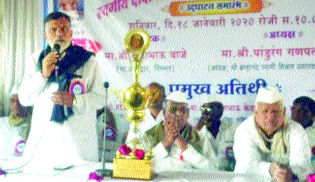 Trophy to Sangamner College | संगमनेर महाविद्यालयाला करंडक Trophy to Sangamner College | संगमनेर महाविद्यालयाला करंडक