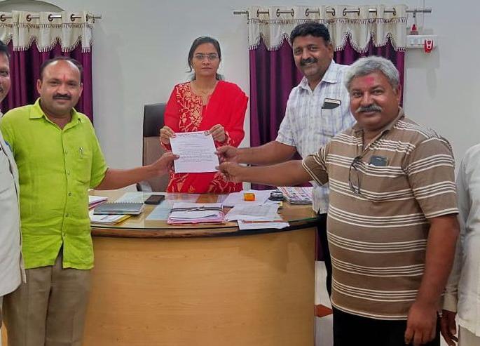 Disposal of damages should be done | नुकसानीचे पंचनामे करावेत Disposal of damages should be done | नुकसानीचे पंचनामे करावेत