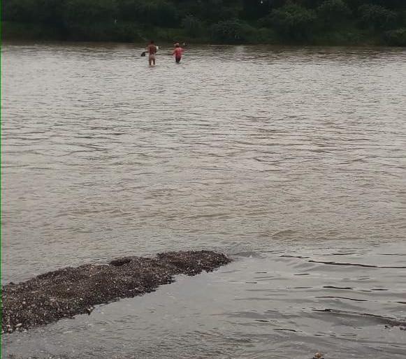 Water siege to Satri village: Contact was lost for 3 days | सात्री गावाला पाण्याचा वेढा : २० दिवसांपासून संपर्क तुटला Water siege to Satri village: Contact was lost for 3 days | सात्री गावाला पाण्याचा वेढा : २० दिवसांपासून संपर्क तुटला