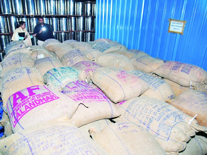 14,000 kg of nutritious rice seized in Panchavati | पोषण आहाराचा १४ हजार किलो तांदूळ पंचवटीत जप्त 14,000 kg of nutritious rice seized in Panchavati | पोषण आहाराचा १४ हजार किलो तांदूळ पंचवटीत जप्त