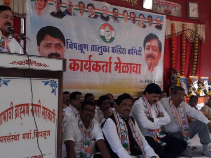 Congress wants to strengthen hands again: Ramesh step | रत्नागिरी : काँग्रेसचा हात पुन्हा बळकट करायचा आहे : रमेश कदम