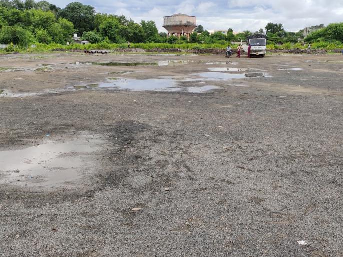 In Bhusawal, the youth have no right to practice police recruitment | भुसावळात युवकांना पोलीस भरती सरावासाठी हक्काचे मैदानच नाही