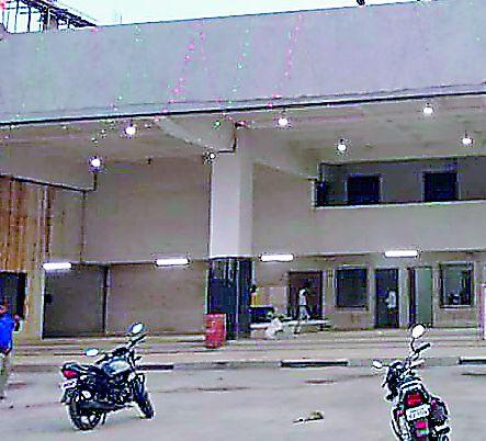 Jamner bus station unsafe for women? | जामनेरचे बसस्थानक महिलांसाठी असुरक्षित?