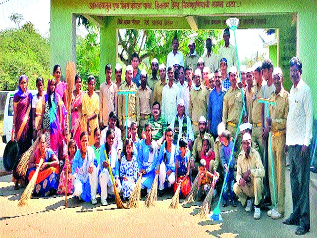 Cleaning campaign at Khed | खेड येथे स्वच्छता अभियान Cleaning campaign at Khed | खेड येथे स्वच्छता अभियान