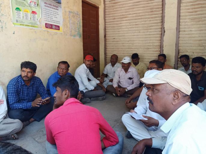 Saikheda's electrical engineer was beaten for three hours | सायखेड्याच्या विद्युत अभियंत्यास तीन तास डांबले Saikheda's electrical engineer was beaten for three hours | सायखेड्याच्या विद्युत अभियंत्यास तीन तास डांबले