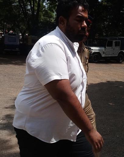 A doctor in Vita, arrested for abortion, was arrested | सांगली : गर्भपात प्रकरणी विटा येथील डॉक्टरला अटक A doctor in Vita, arrested for abortion, was arrested | सांगली : गर्भपात प्रकरणी विटा येथील डॉक्टरला अटक