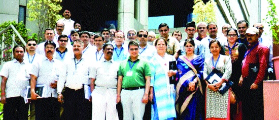 Visit of foreign guests to Satara District Bank: Officials of Cooperative Banking Sector in Nepal, Bangladesh | सातारा जिल्हा बँकेस परदेशी पाहुण्यांची भेट : नेपाळ, बांग्लादेशाच्या सहकारी बँकिंग क्षेत्रातील पदाधिकारी Visit of foreign guests to Satara District Bank: Officials of Cooperative Banking Sector in Nepal, Bangladesh | सातारा जिल्हा बँकेस परदेशी पाहुण्यांची भेट : नेपाळ, बांग्लादेशाच्या सहकारी बँकिंग क्षेत्रातील पदाधिकारी