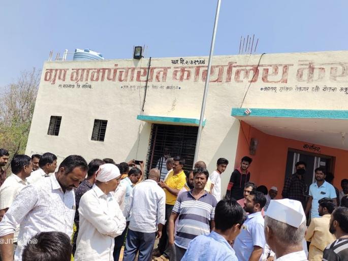 MLA Borse confines himself to Gandhigiri | आमदार बोरसे यांची स्वतःला कोंडून घेत गांधीगिरी MLA Borse confines himself to Gandhigiri | आमदार बोरसे यांची स्वतःला कोंडून घेत गांधीगिरी