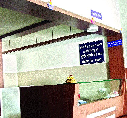 Fouzino .. fills the limit on the border, not here! | फौजींनो.. सीमेवर फी भरता, येथे नको! Fouzino .. fills the limit on the border, not here! | फौजींनो.. सीमेवर फी भरता, येथे नको!