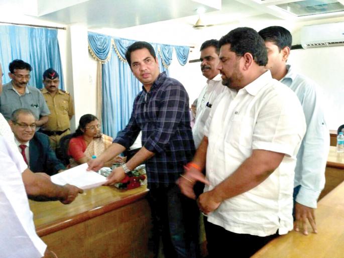 Sindhudurg: Reservation of Maratha community, eight thousand submissions submitted | सिंधुदुर्ग : मराठा समाजाला आरक्षण द्यावे, आठ हजार निवेदन सादर Sindhudurg: Reservation of Maratha community, eight thousand submissions submitted | सिंधुदुर्ग : मराठा समाजाला आरक्षण द्यावे, आठ हजार निवेदन सादर