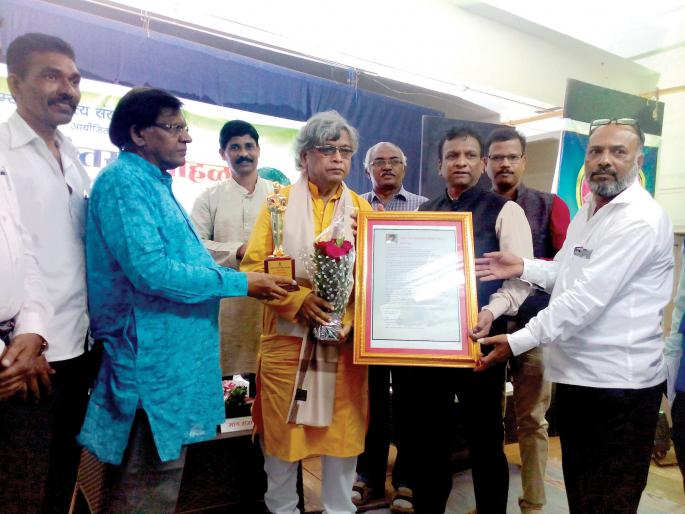 Sindhudurg: Chevre, Pawar's literature inspires new writers: Premanand Gajvi | सिंधुदुर्ग : शेवरे, पवार यांचे साहित्य नवीन साहित्यिकांना प्रेरणा देणारे : प्रेमानंद गज्वी Sindhudurg: Chevre, Pawar's literature inspires new writers: Premanand Gajvi | सिंधुदुर्ग : शेवरे, पवार यांचे साहित्य नवीन साहित्यिकांना प्रेरणा देणारे : प्रेमानंद गज्वी