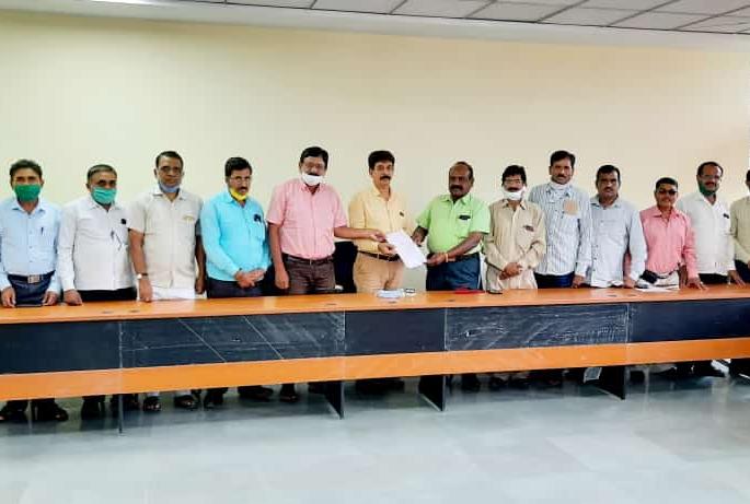 Reduce increased fees for education transition | शिक्षण संक्रमणाची वाढीव फी कमी करा Reduce increased fees for education transition | शिक्षण संक्रमणाची वाढीव फी कमी करा