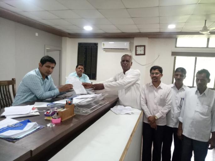 Farmers in the Black Valley get murbad tahsildar for flood-affected Panchanam | बाधीत शेती-पीक पंचनाम्यांसाठी काळूच्या खोऱ्यातील शेतकऱ्यांचे मुरबाड तहसीलदारास साकडे Farmers in the Black Valley get murbad tahsildar for flood-affected Panchanam | बाधीत शेती-पीक पंचनाम्यांसाठी काळूच्या खोऱ्यातील शेतकऱ्यांचे मुरबाड तहसीलदारास साकडे