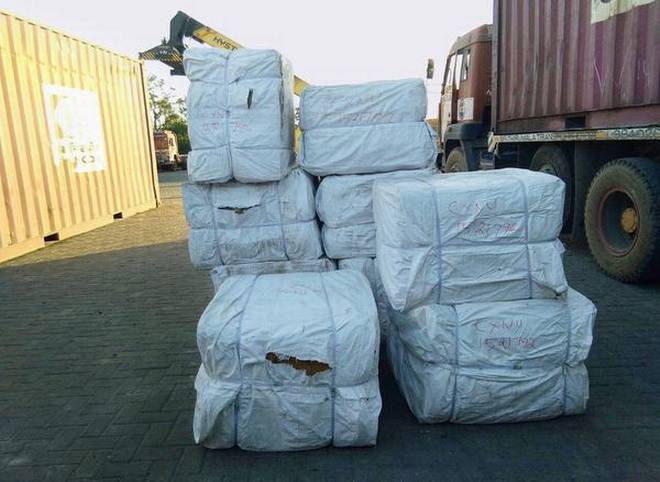 Gutkha sieze worth eight lakhs of rupees in akot | आकोटात पकडला आठ लाखांचा गुटखा