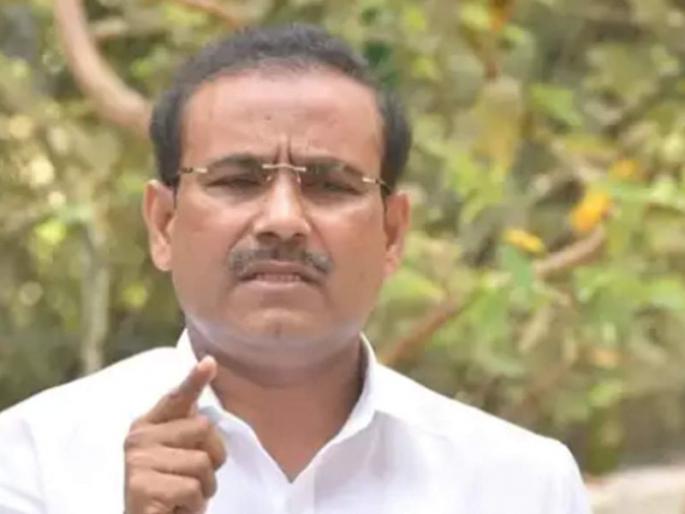 Confusion of health department students due to errors in identity cards; Explanation from the Minister of Health | आरोग्य विभागाच्या विद्यार्थ्यांचा ओळखपत्रातील त्रुटींमुळे गोंधळ; आरोग्यमंत्र्यांकडून स्पष्टीकरण Confusion of health department students due to errors in identity cards; Explanation from the Minister of Health | आरोग्य विभागाच्या विद्यार्थ्यांचा ओळखपत्रातील त्रुटींमुळे गोंधळ; आरोग्यमंत्र्यांकडून स्पष्टीकरण