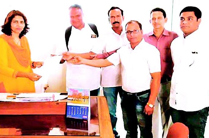 English school closes today | ईसाच्यावतीने आज इंग्रजी शाळा बंद English school closes today | ईसाच्यावतीने आज इंग्रजी शाळा बंद