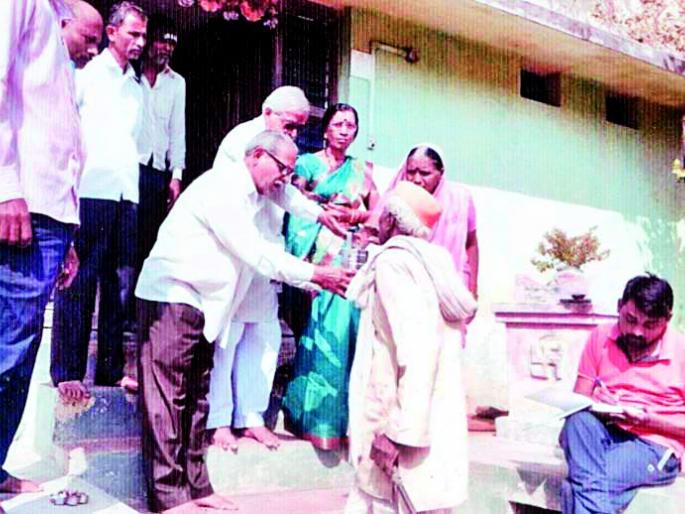 The affirmation of the greed | निराधारांसाठी धनोडीत मायेची शिदोरी