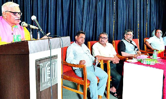 University will become world-class knowledge center | विश्वविद्यालय विश्वस्तरीय ज्ञानाचे केंद्र बनणार University will become world-class knowledge center | विश्वविद्यालय विश्वस्तरीय ज्ञानाचे केंद्र बनणार