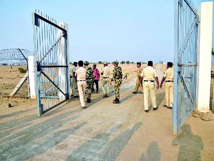 13 villages on the dump truck | १३ गावे बारूदच्या ढिगाऱ्यावर 13 villages on the dump truck | १३ गावे बारूदच्या ढिगाऱ्यावर