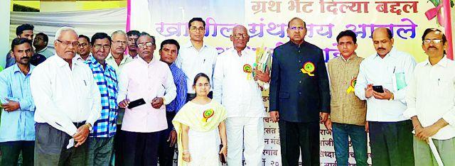 Only after regular reading will the future generation be able, well-informed | नियमित वाचन केले तरच भावी पिढी सक्षम, सुजाण होईल Only after regular reading will the future generation be able, well-informed | नियमित वाचन केले तरच भावी पिढी सक्षम, सुजाण होईल