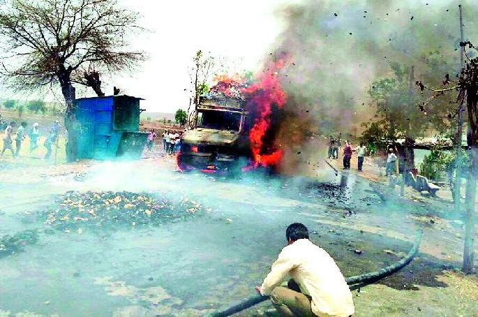 The jar of 'The Burning' truck | ‘दी बर्निंग’ ट्रकचा थरार The jar of 'The Burning' truck | ‘दी बर्निंग’ ट्रकचा थरार