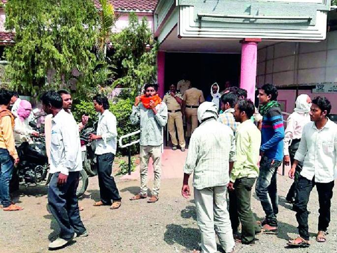 Suspend Yadav, who filed false cases | खोटे गुन्हे दाखल करणाऱ्या यादव यांना निलंबित करा Suspend Yadav, who filed false cases | खोटे गुन्हे दाखल करणाऱ्या यादव यांना निलंबित करा