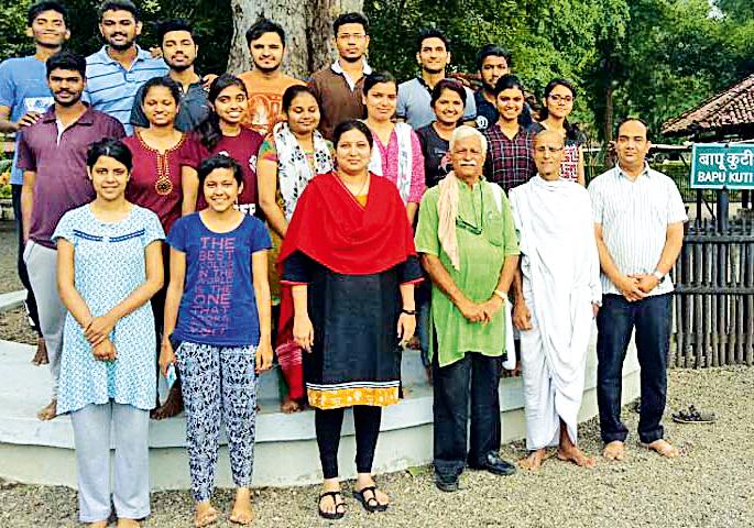 Natural resources from students | विद्यार्थ्यांकडून नैसर्गिक साधनसंपत्तीचा अभ्यास Natural resources from students | विद्यार्थ्यांकडून नैसर्गिक साधनसंपत्तीचा अभ्यास