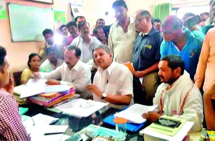 If the demands are not met, stop the movement | मागण्या पूर्ण न झाल्यास काम बंद आंदोलन If the demands are not met, stop the movement | मागण्या पूर्ण न झाल्यास काम बंद आंदोलन