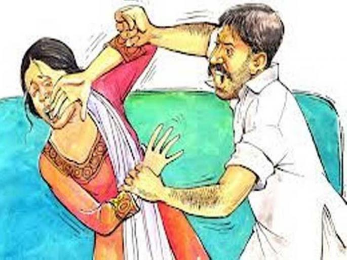 Shocking: A stone was thrown at the woman's head as the love affair broke up | धक्कादायक : प्रेमसंबध तोडले म्हणून महिलेच्या डोक्यात घातला दगड Shocking: A stone was thrown at the woman's head as the love affair broke up | धक्कादायक : प्रेमसंबध तोडले म्हणून महिलेच्या डोक्यात घातला दगड