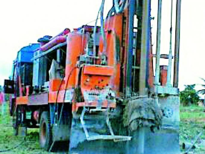 Unauthorized bore wells in Umarkhed | उमरखेडमध्ये अनधिकृत बोअरवेलचा सपाटा Unauthorized bore wells in Umarkhed | उमरखेडमध्ये अनधिकृत बोअरवेलचा सपाटा