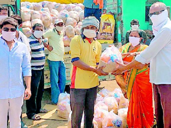 The family of the martyr nurtured the flame of patriotism | शहीदाच्या कुटुंबाने जोपासली देशप्रेमाची ज्योत The family of the martyr nurtured the flame of patriotism | शहीदाच्या कुटुंबाने जोपासली देशप्रेमाची ज्योत